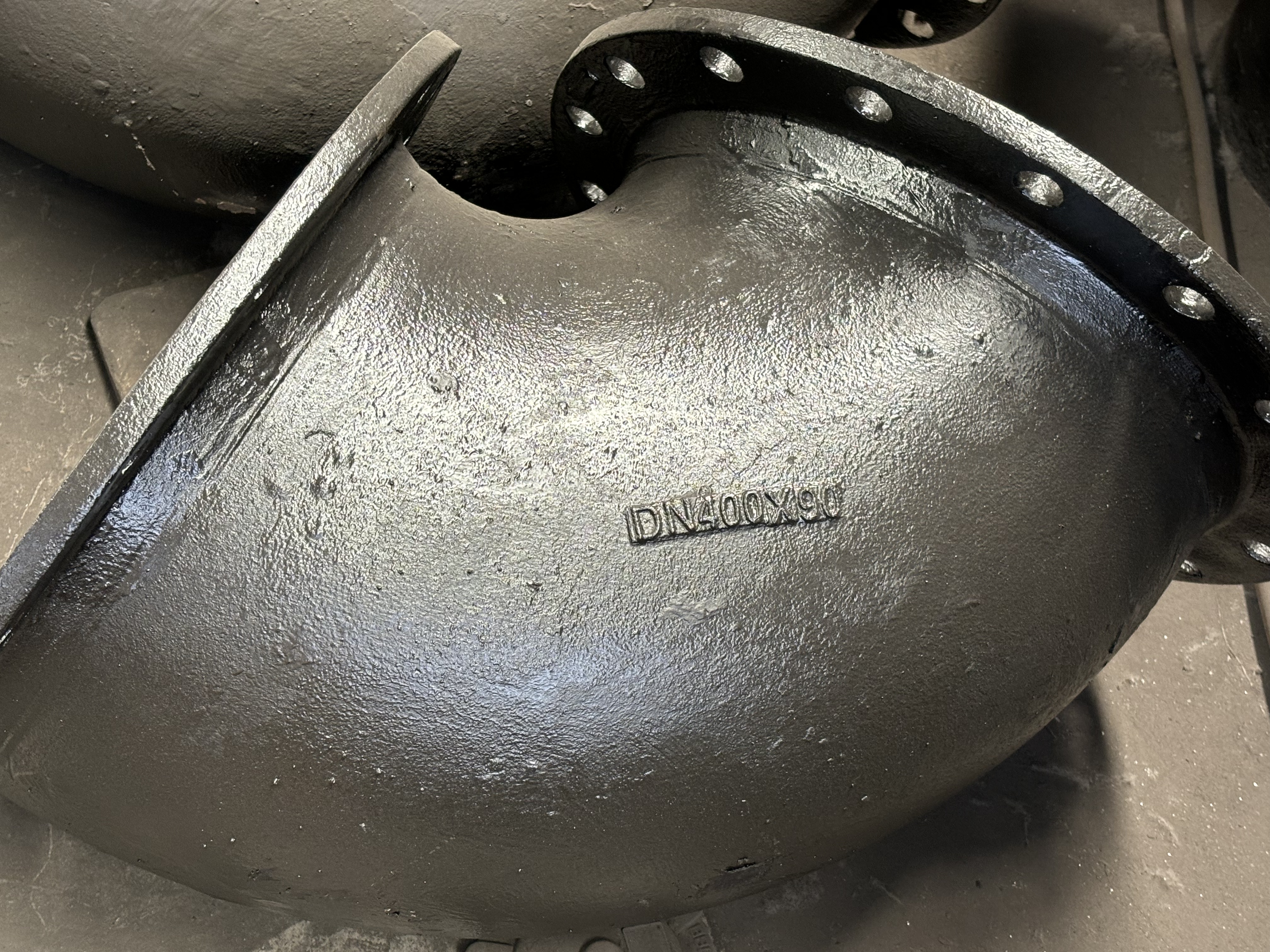 Inleiding tot nodulair gietijzeren buisfittingen: ellebogen en T-stukken